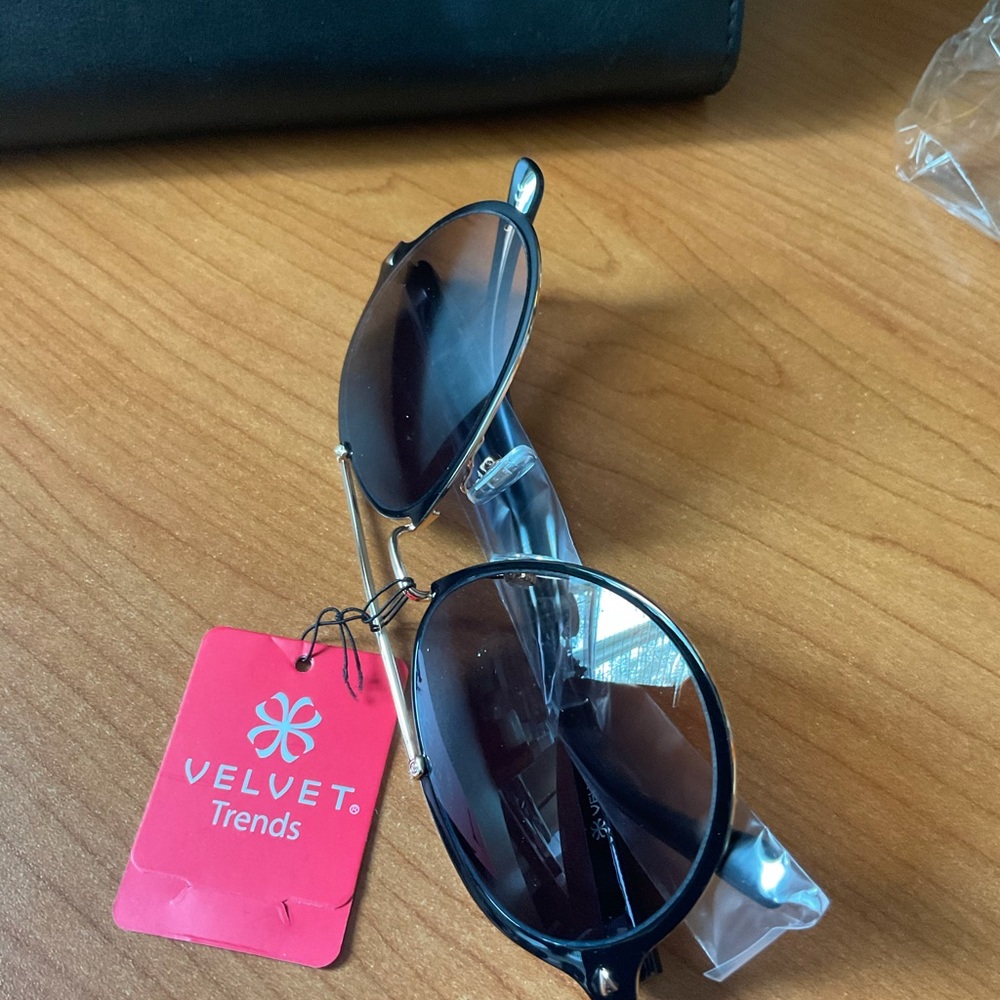 Velvet Eyewear Jesse Sunglasses